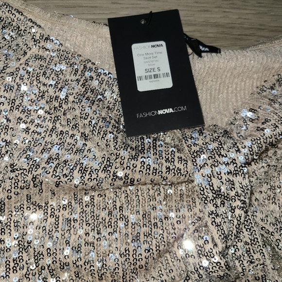 2 piece sequence set-Fashion Nova - Picture 2 of 2